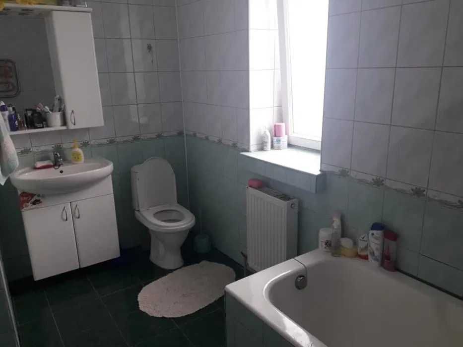 (13) Продам 2-поверховий будинок у 1 кварталі с.Великий Дальник.