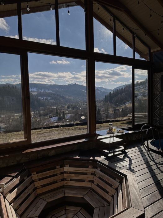 Затишний будинок у Карпатах з чанами та сауною