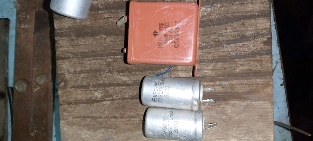 Конденсатори різні