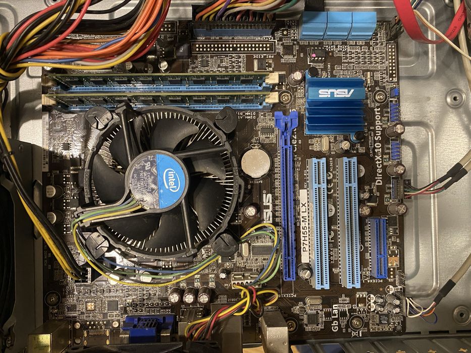 Офісний ПК на i3 з гарним ігровим моніторм Asus 24 дюйми