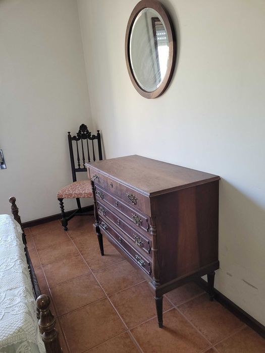 Mobilia de quarto em madeira