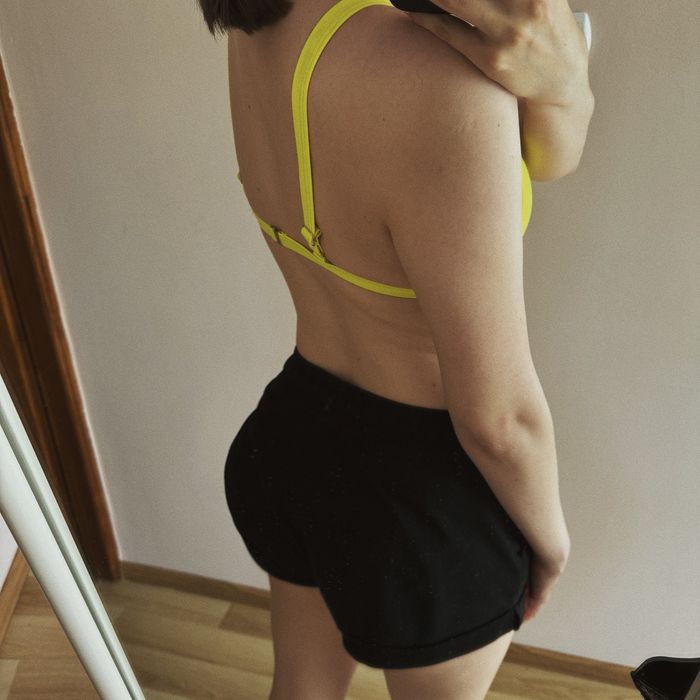 żółty biustonosz neonowy stanik neon góra od kostiumu seledynowa