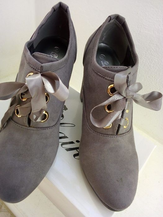 Botins cinzentos com atacadores em cetim - Tamanho 41 - Novos!