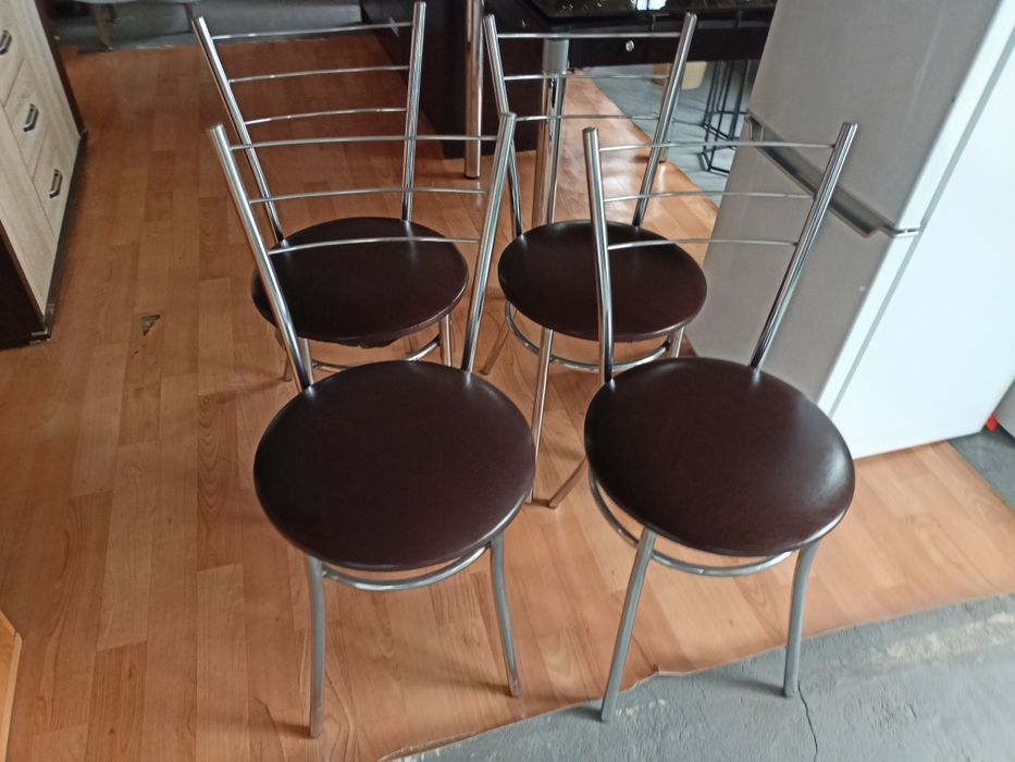 Krzeska kuchenne w bardzo dobrym stanie!!!