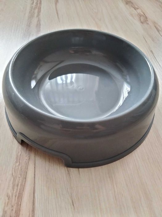 Plastikowa miska na karmę dla zwierząt