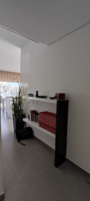 Excelente T2 com Grande Terraço, Piscina e 2 Lugares de Garagem