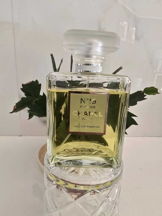 Chanel No19 Poudre EDP 100 ml używane
