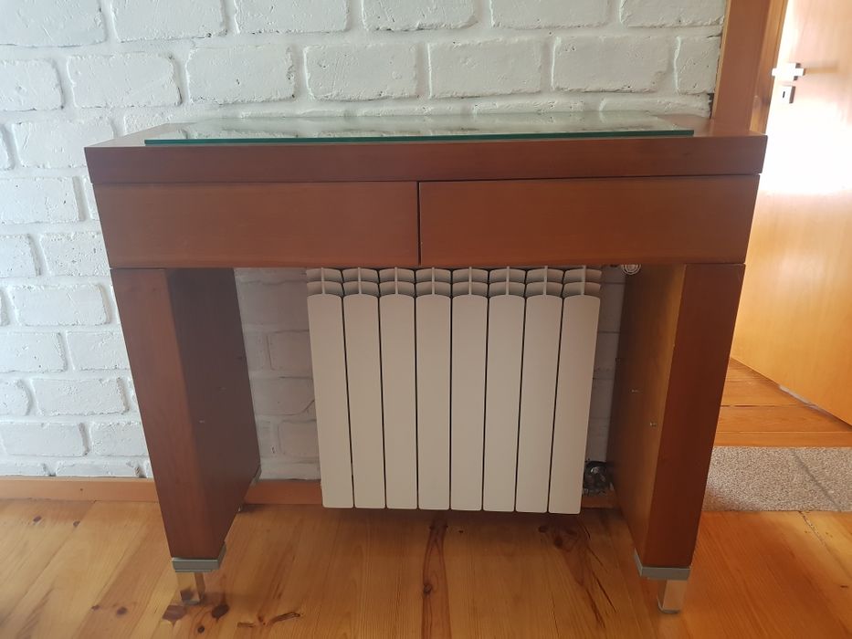 Móvel entrada em cerejeira , com prateleira no  meio em vidro