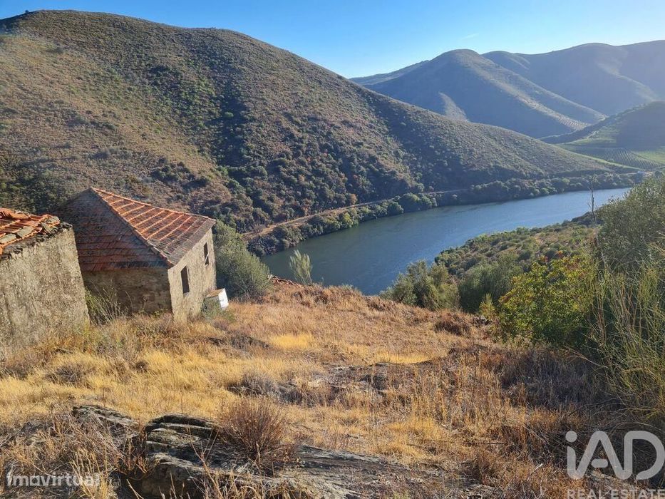 Terreno Agrícola em Urros e Peredo dos Castelhanos