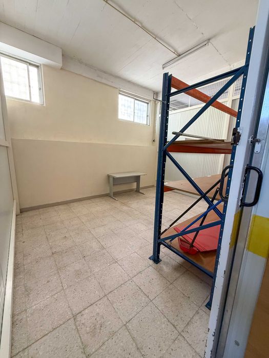 Armazém 22 m² em Odivelas | Despesas Incluídas | Cargas e Descargas