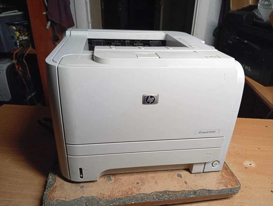 Лазерний принтер HP LaserJet P2035, є кілька штук