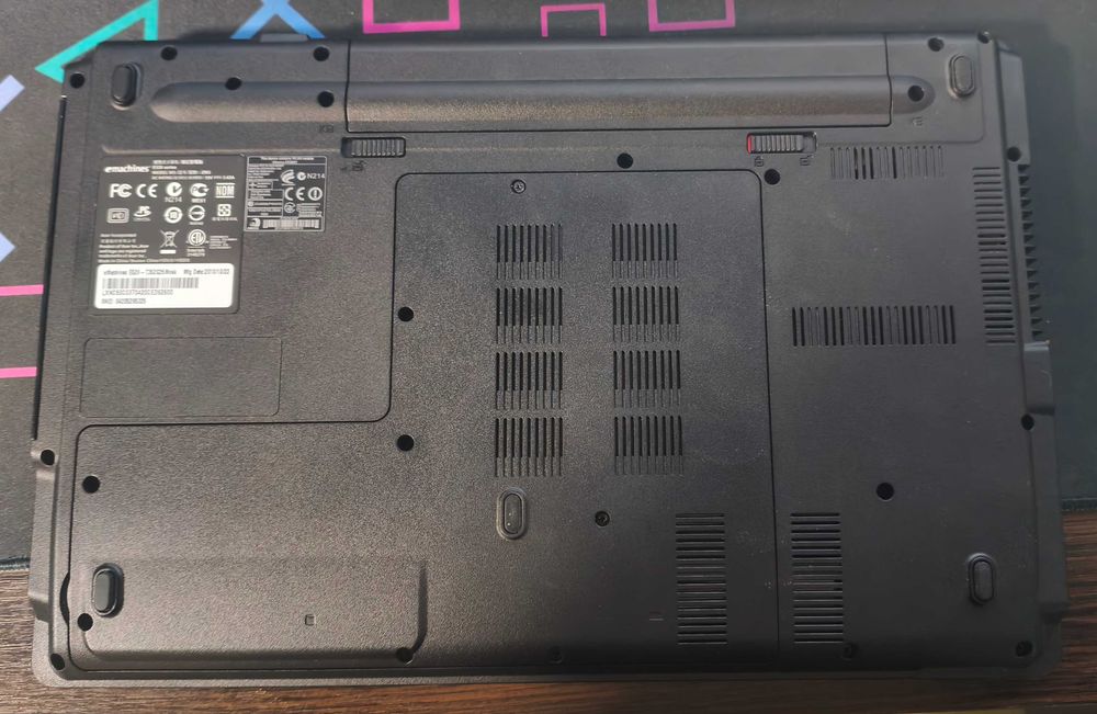 Ноутбук eMachines E528