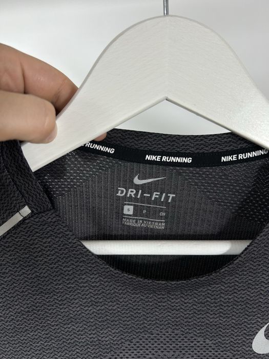Nike Running Dri Fit Gray шикарна футболка для спорту чи бігу Розмір S