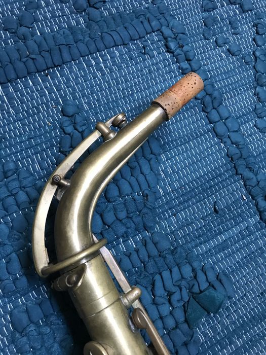 Saxofone Alto Antigo Couesnon