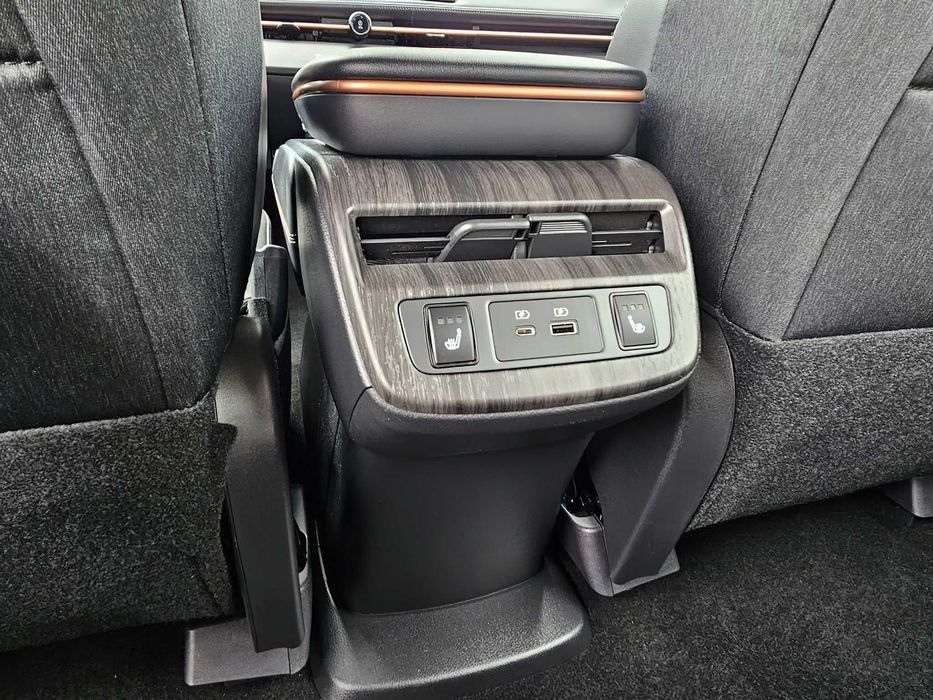 Nissan Ariya      2023