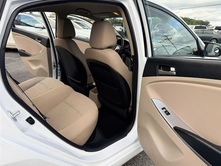 Hyundai Accent Sport      2015