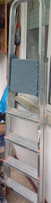 Escadote usado mas funcional