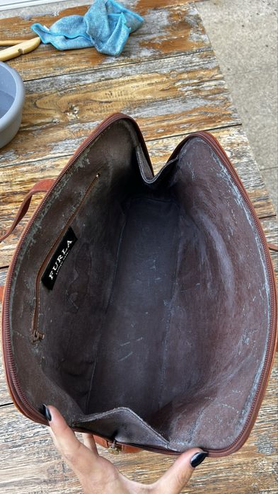 Bolsa/Mala Furla vermelha em couro, com bolsos frontais