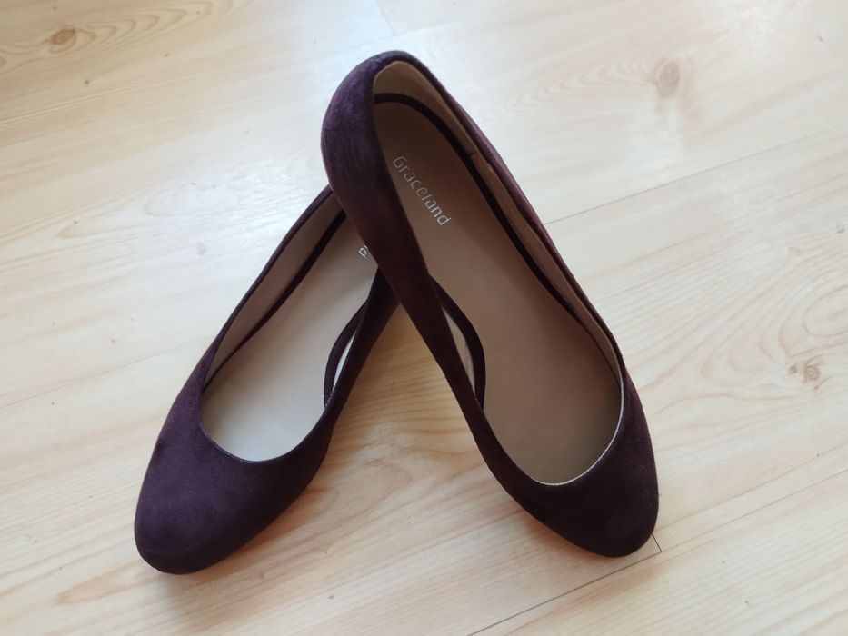 Śliczne zamszowe czółenka Deichmann 38