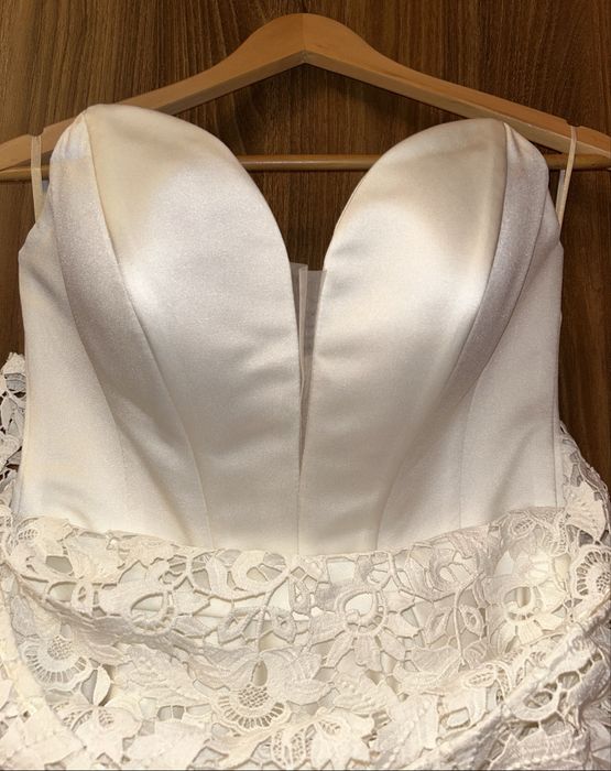 Весільна вишукана сукня