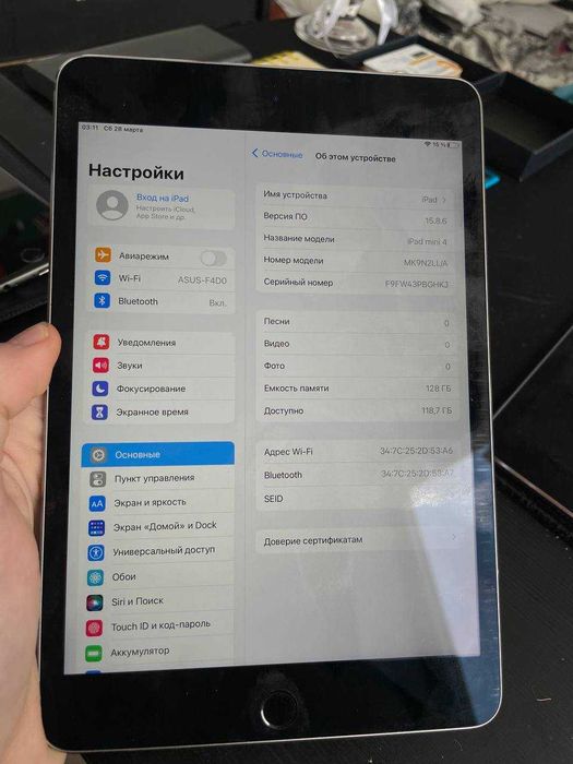 iPad mini 4 працює