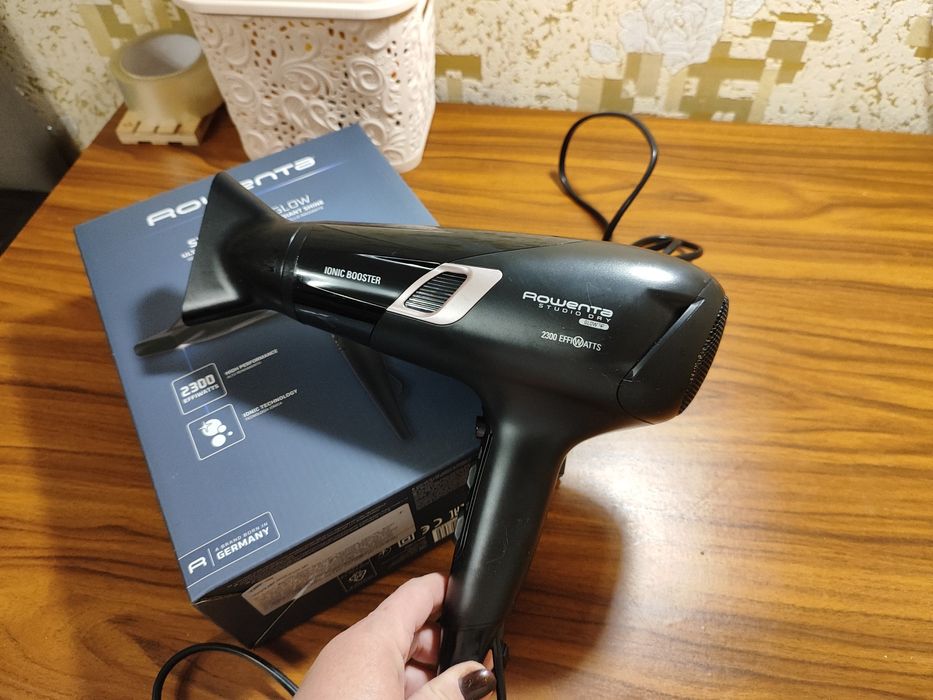 Продам фен Rowenta