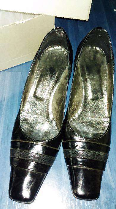 Czarne skórzane buty
