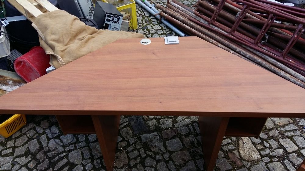 Zestaw do biura, biurko narożne, szafka i niska szafka na akta, torbę