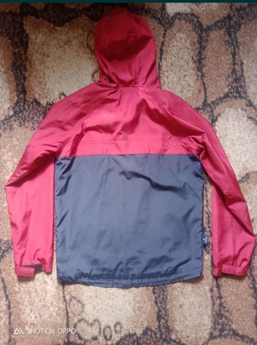 Продам ветровку на парня