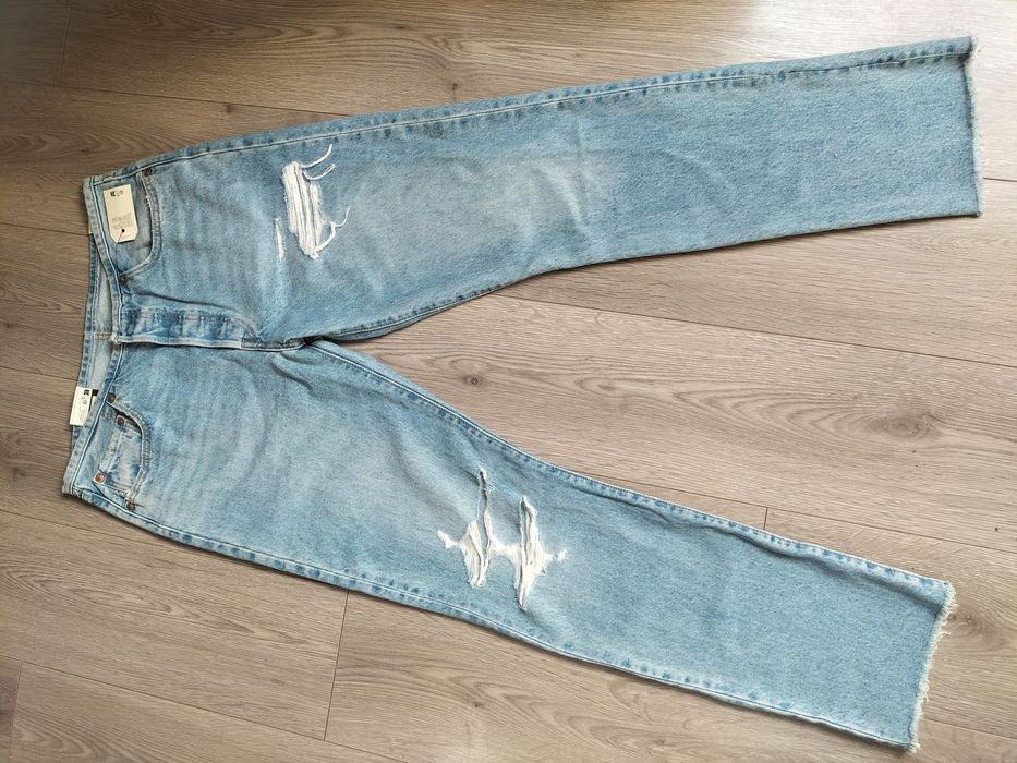 Wyprzedaż!!Levi's Spodnie damskie jeansowe, z dziurami, Nowe, r. 31x32