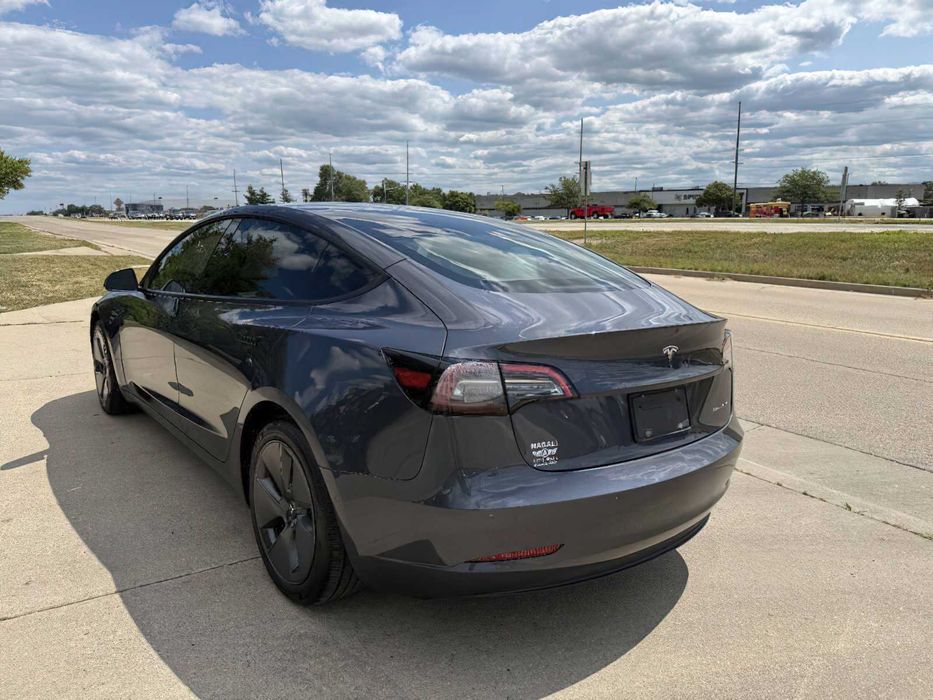 Tesla Model 3 Long Range      2022