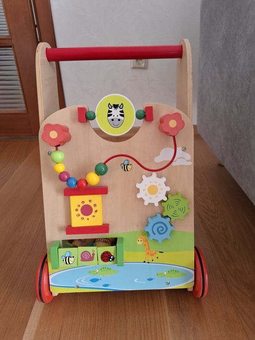 Дитячі дерев'яні ходунки-бізіборд