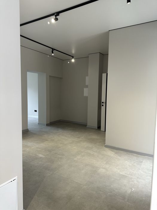 Продам комерційне приміщення центр міста вул .Л.Украінки