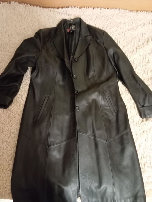 Жіноче шкіряне пальто
