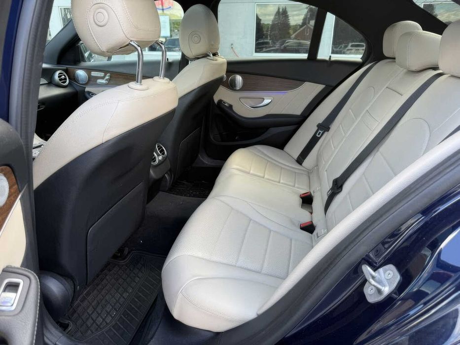 Mercedes-Benz C300      2020