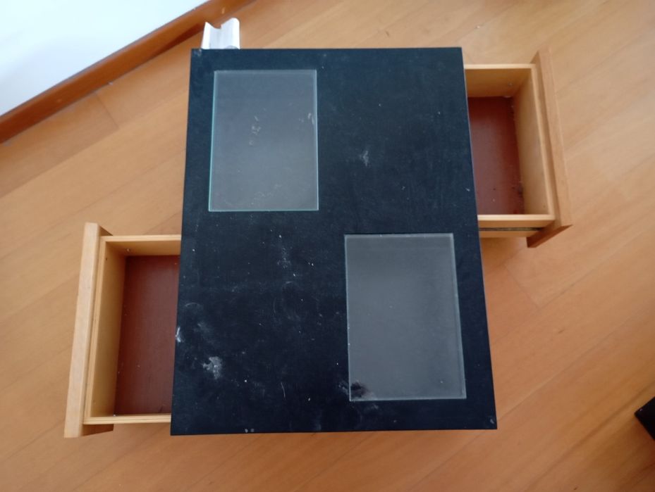 Mesa de centro com duas gavetas