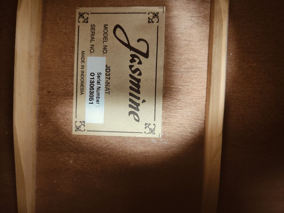 Sprzedam gitarę akustyczną