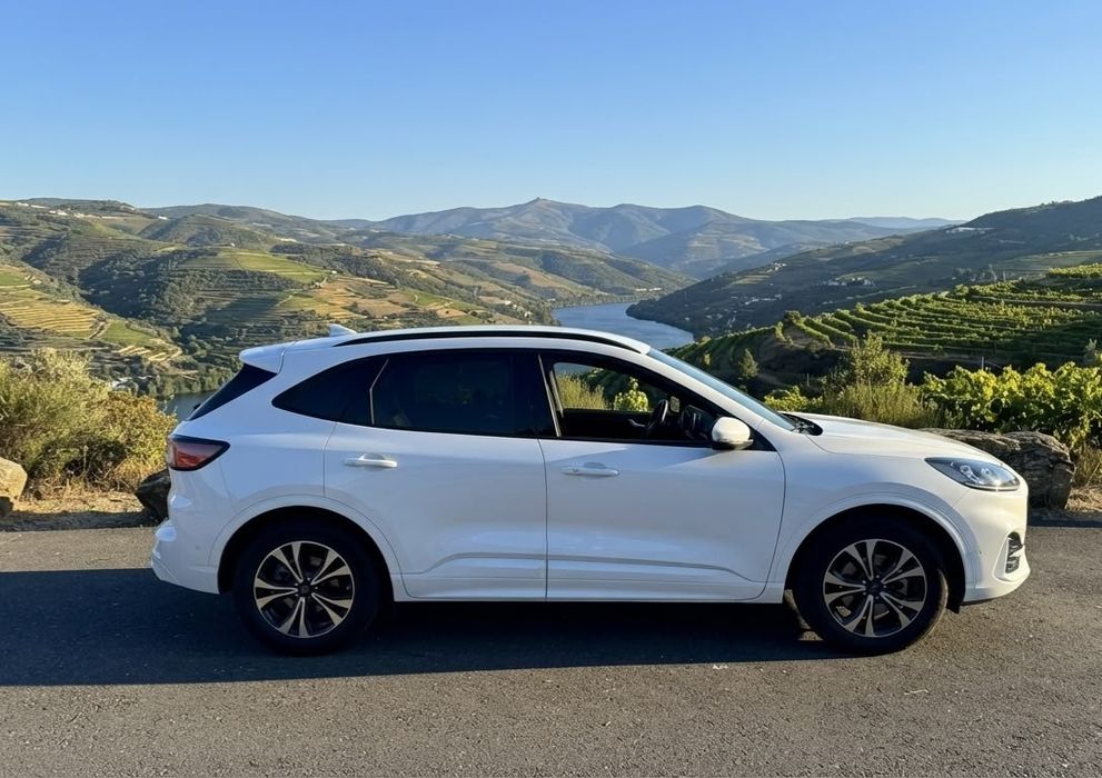 FORD KUGA  Com poucos quilômetros rodados, como novo.