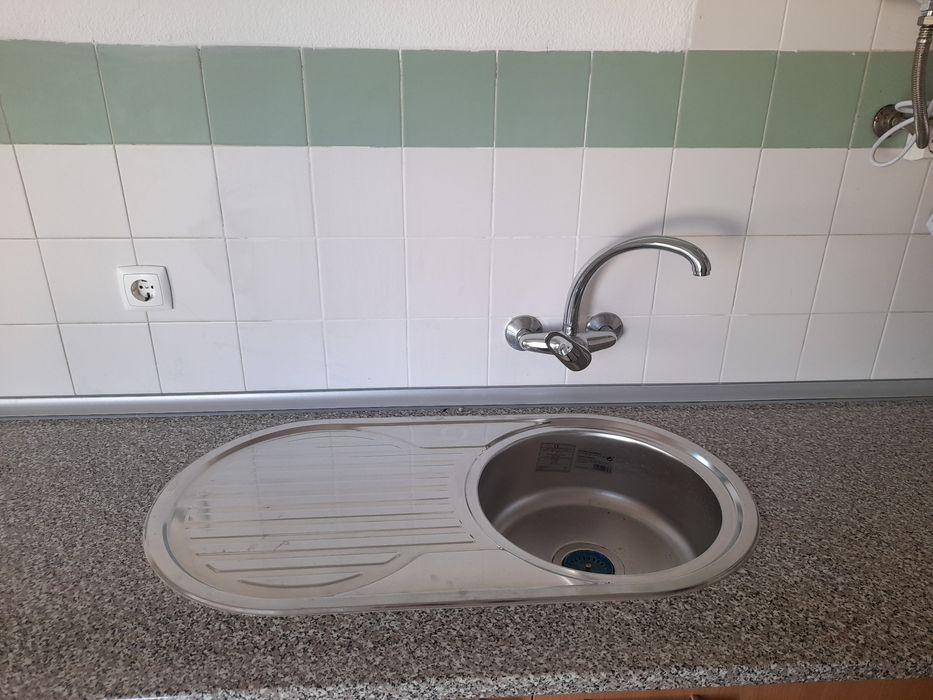 Cozinha nova, nunca usada.