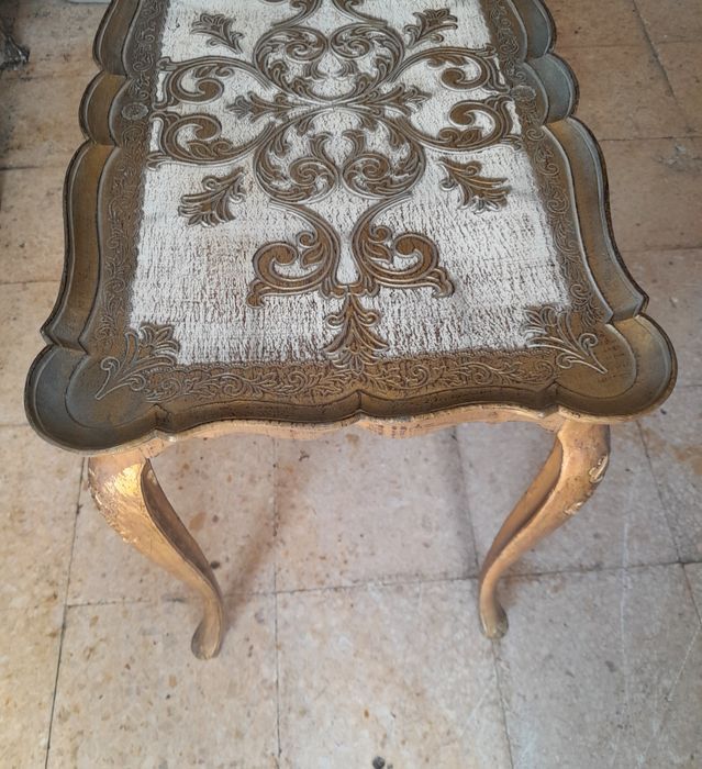 Mesinha em plástico