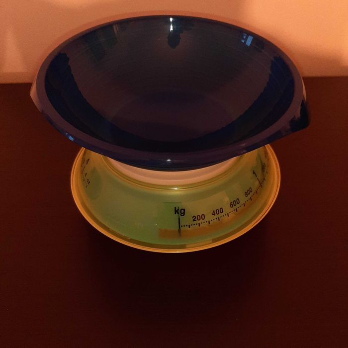Tupperware Balança