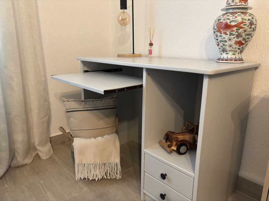 Secretária de madeira