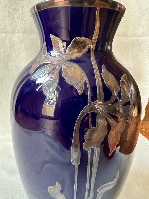 Wazon okuty srebrem. 1920 rok.