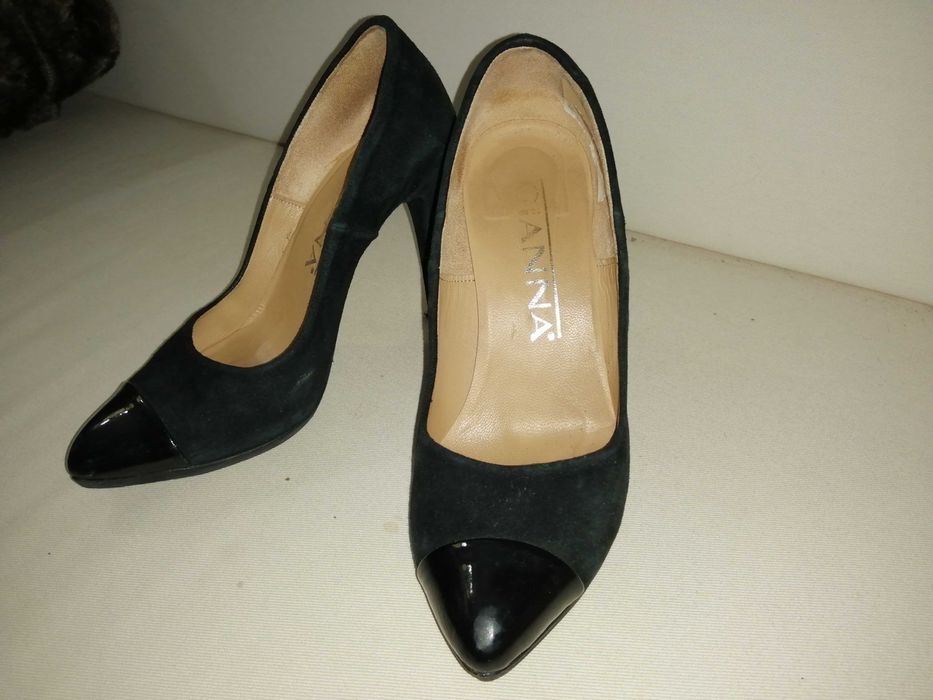 Sapatos pretos, salto alto- camurça e verniz nº 37- Gianna