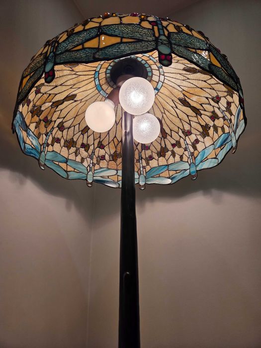 Lampa Tiffany stojaca - podlogowa – unikatowa i dekoracyjna