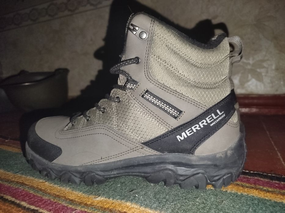 Черевики Merrell.