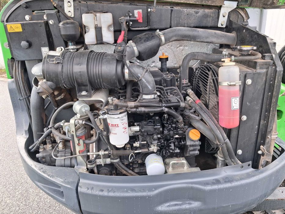 Mini Giratória  Mini Escavadora Neuson EZ38