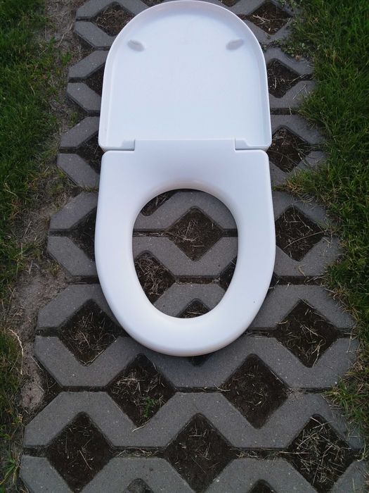 Kompakt WC Cersanit.