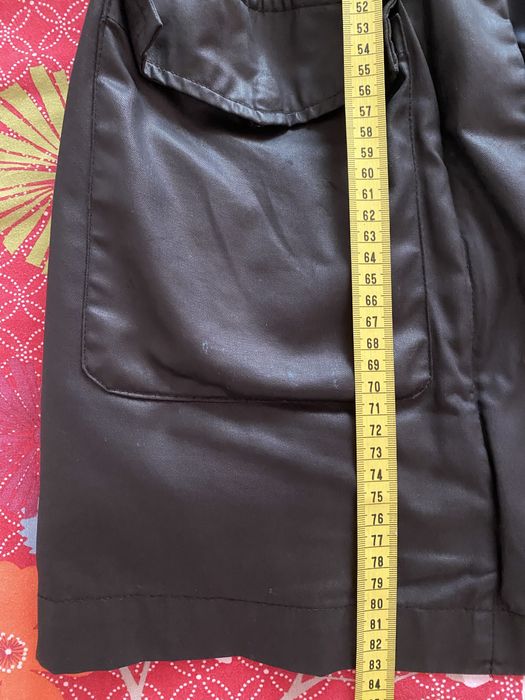 Parka preta impermeável com capuz