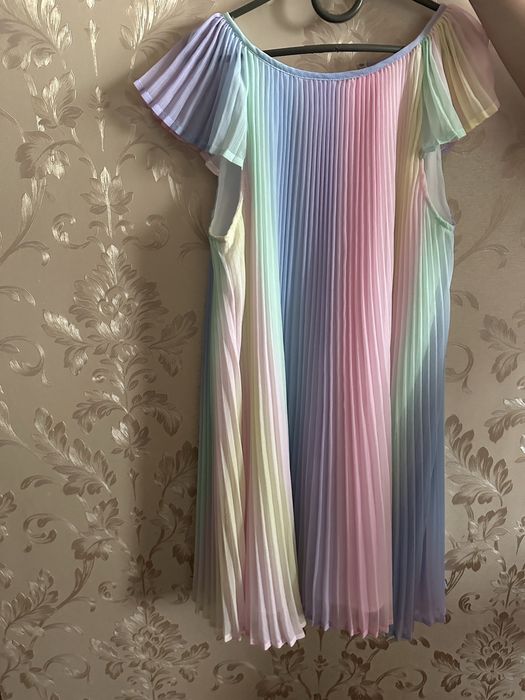 Шикарное радужное платье H&M 134-140 см